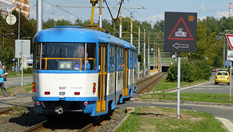 Systém varovné signalizace pro křížení tramvajové trati s pozemní komunikací