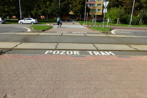 Systém varovné signalizace pro křížení tramvajové trati s pozemní komunikací - 4